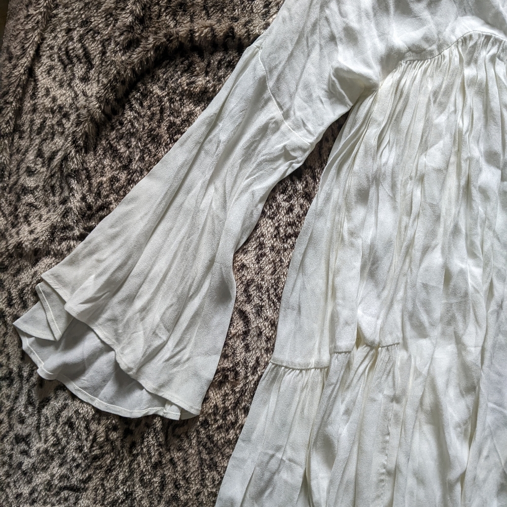 70s inspired bell sleeve dress - Picture 5 of 6
